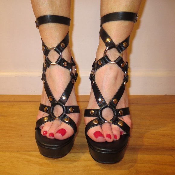 LAST CHANCE NIB ONLYMAKER Black Multi Strap High Heel Platform Sandals - Picture 2 of 9